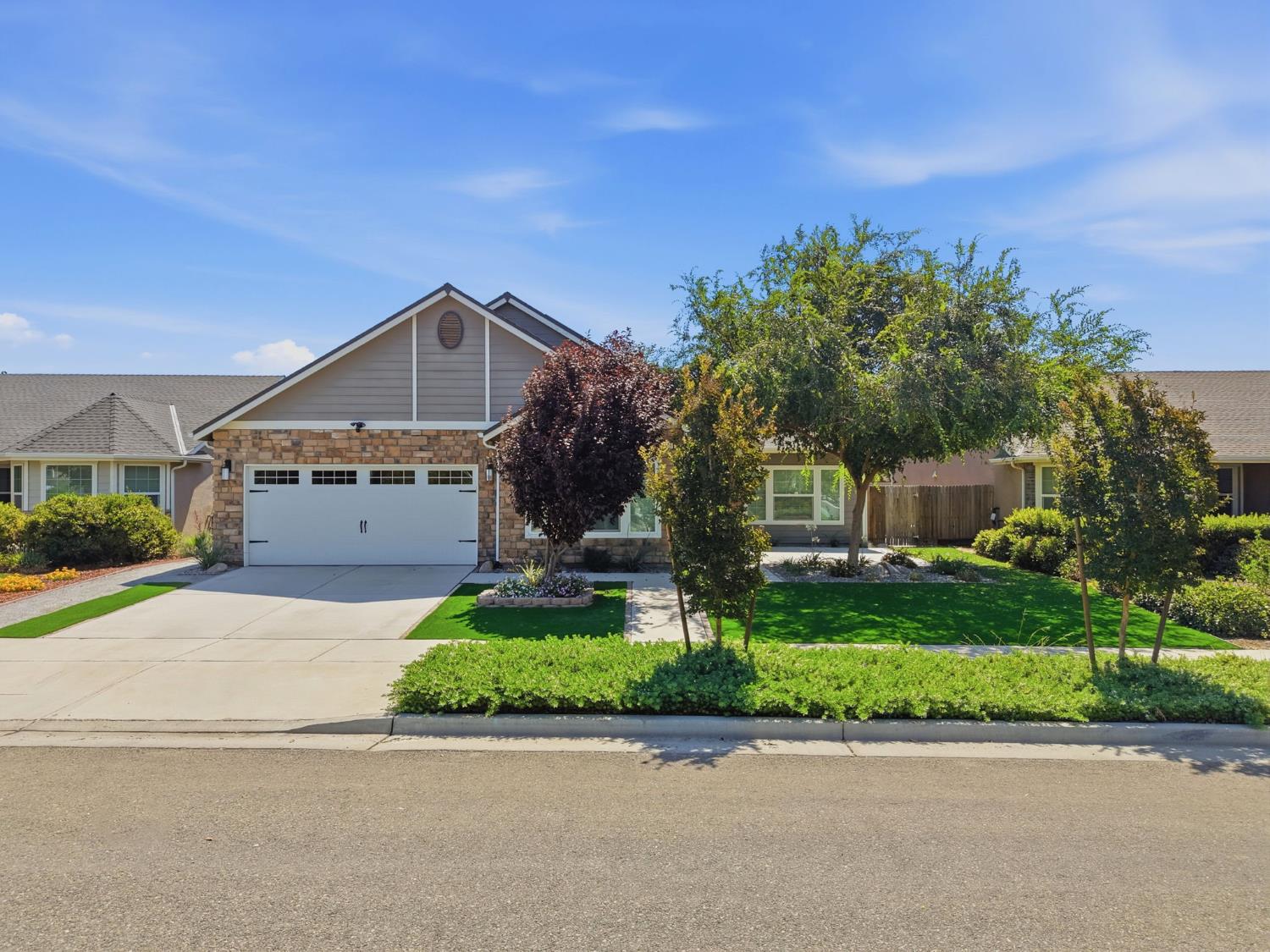 2025 Madeline Dr, Hanford, CA 93230