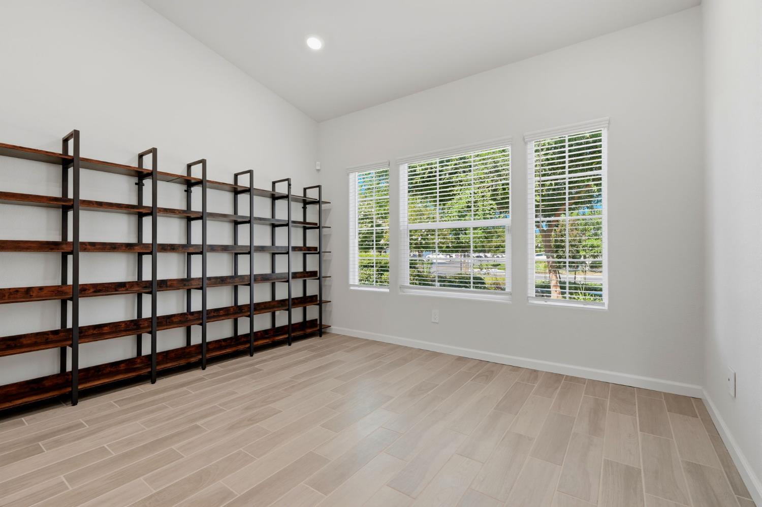 2025 Madeline Dr, Hanford, CA 93230