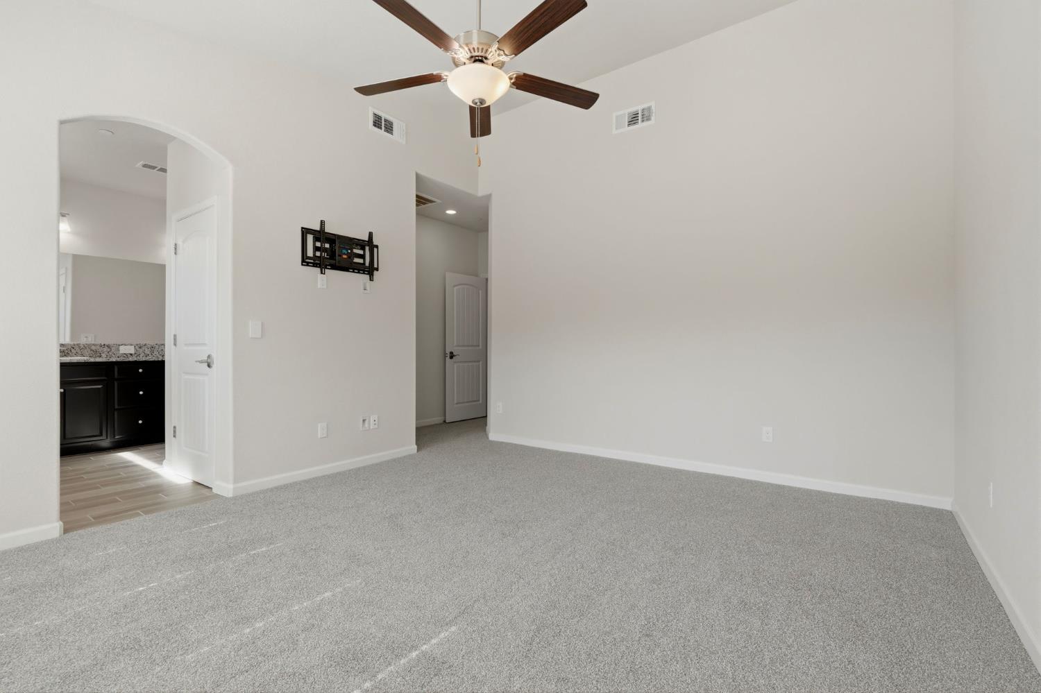 2025 Madeline Dr, Hanford, CA 93230
