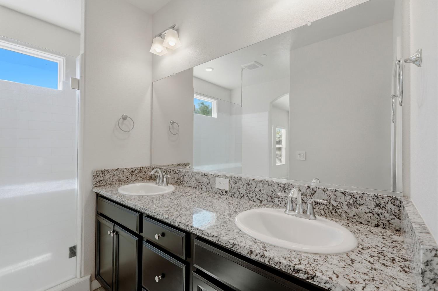 2025 Madeline Dr, Hanford, CA 93230