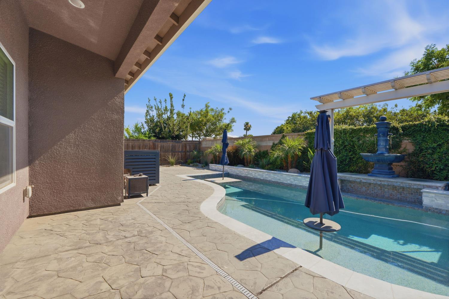 2025 Madeline Dr, Hanford, CA 93230