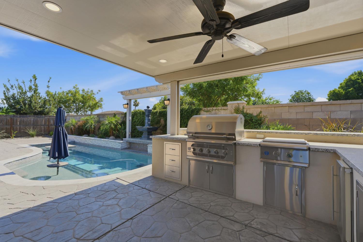 2025 Madeline Dr, Hanford, CA 93230