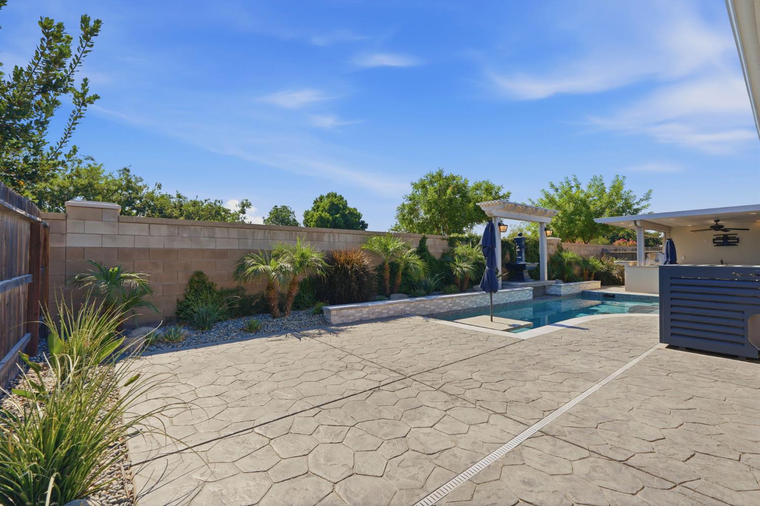 2025 Madeline Dr, Hanford, CA 93230