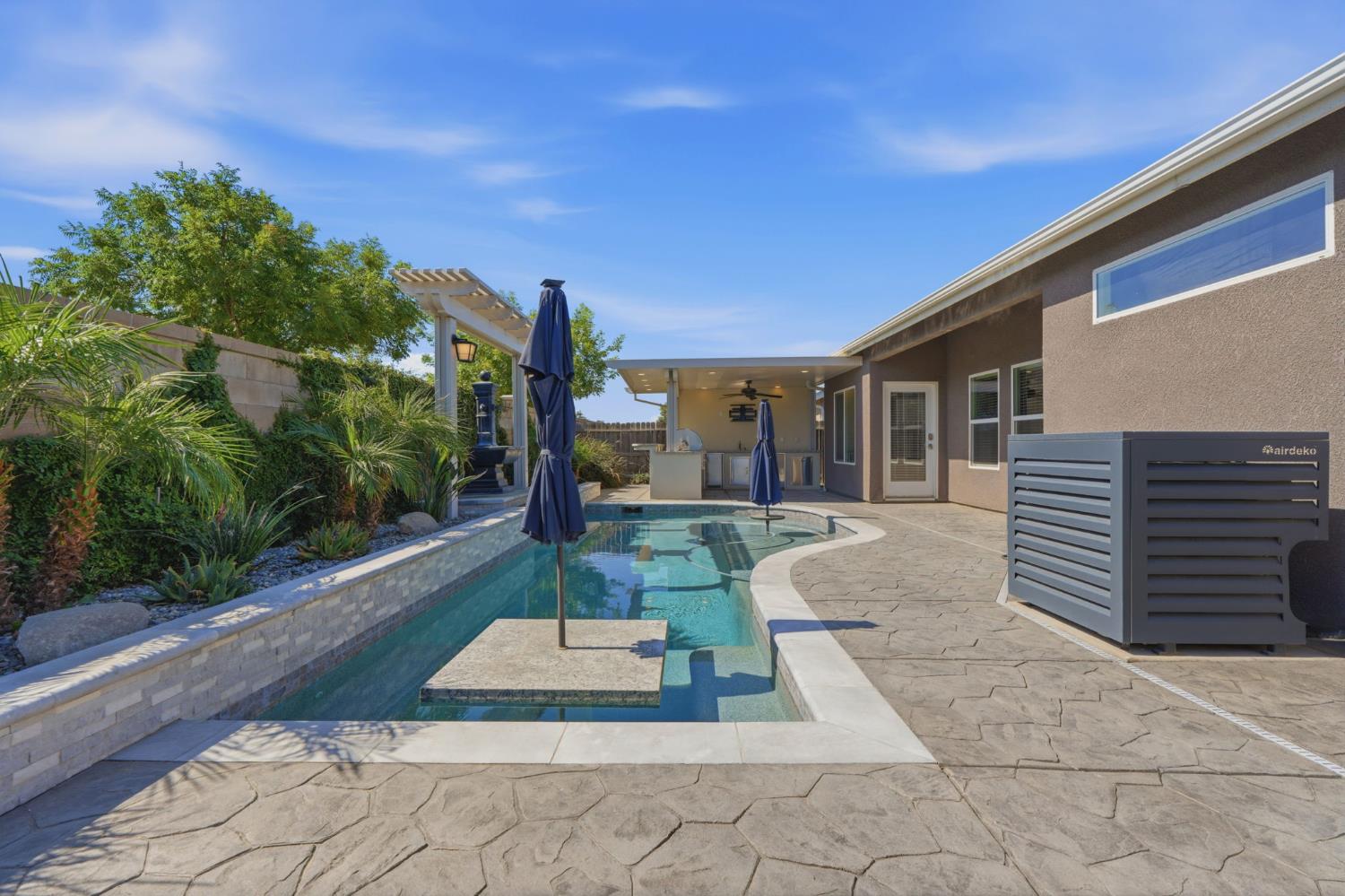 2025 Madeline Dr, Hanford, CA 93230