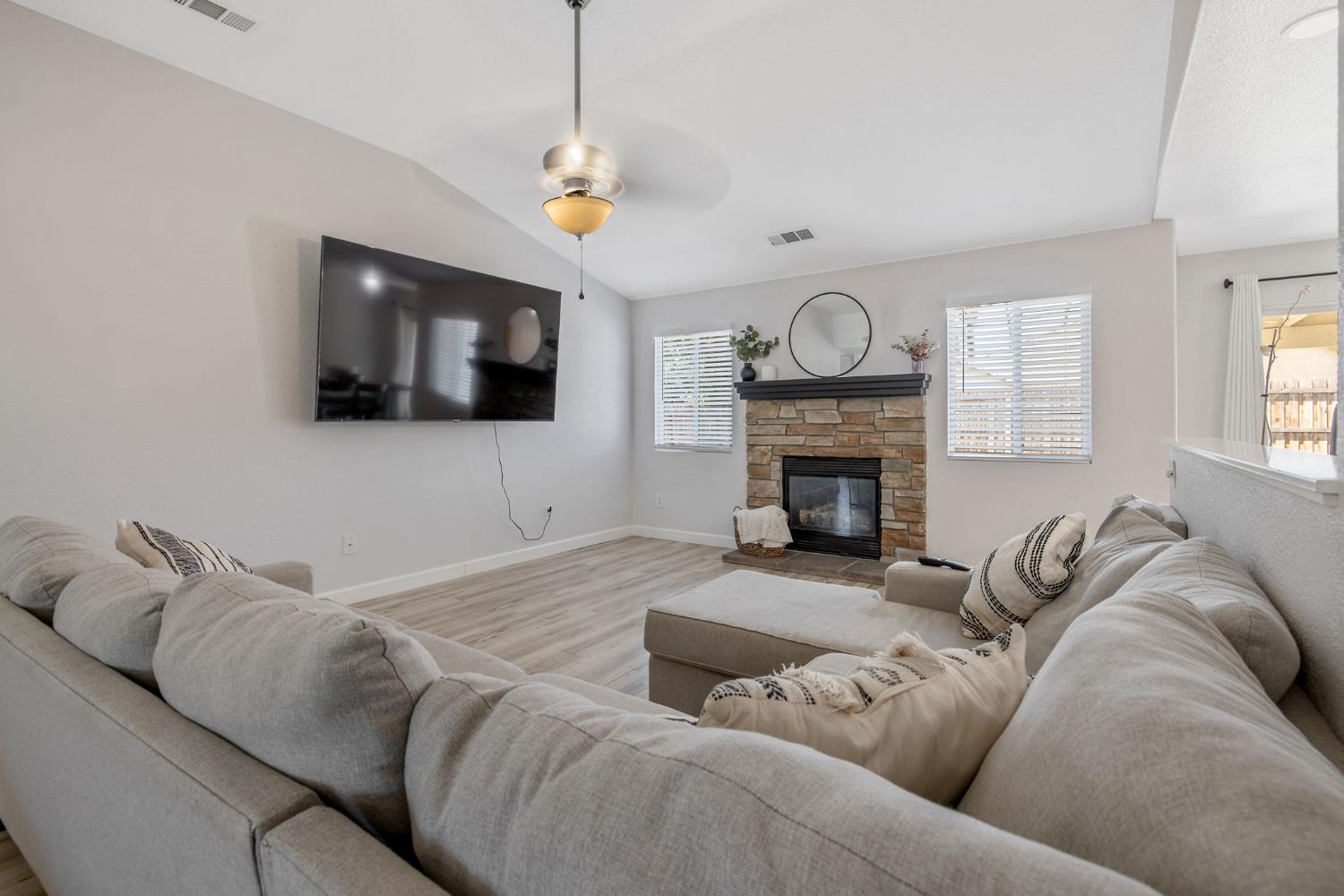 2138 Freedom St, Hanford, CA 93230