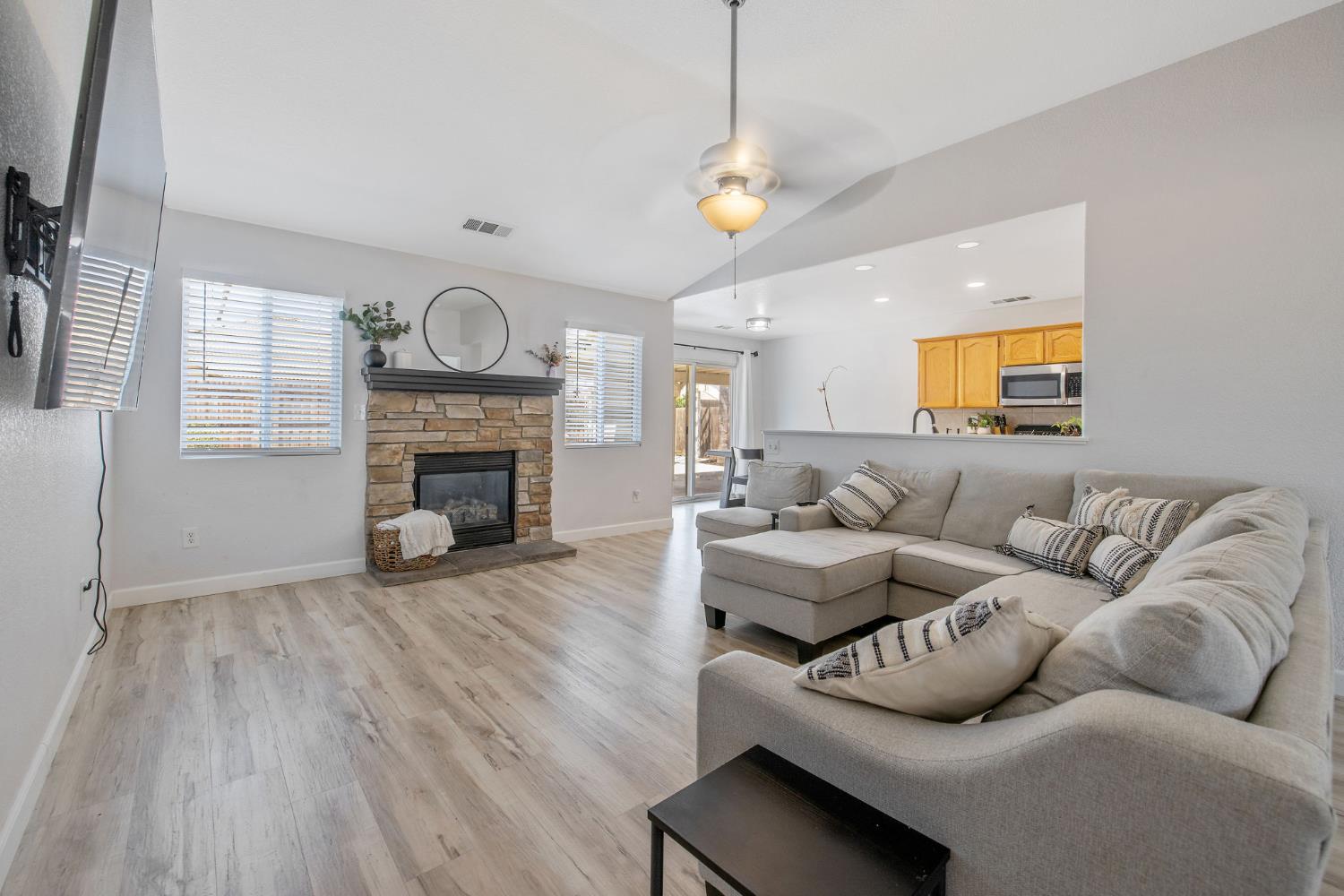 2138 Freedom St, Hanford, CA 93230