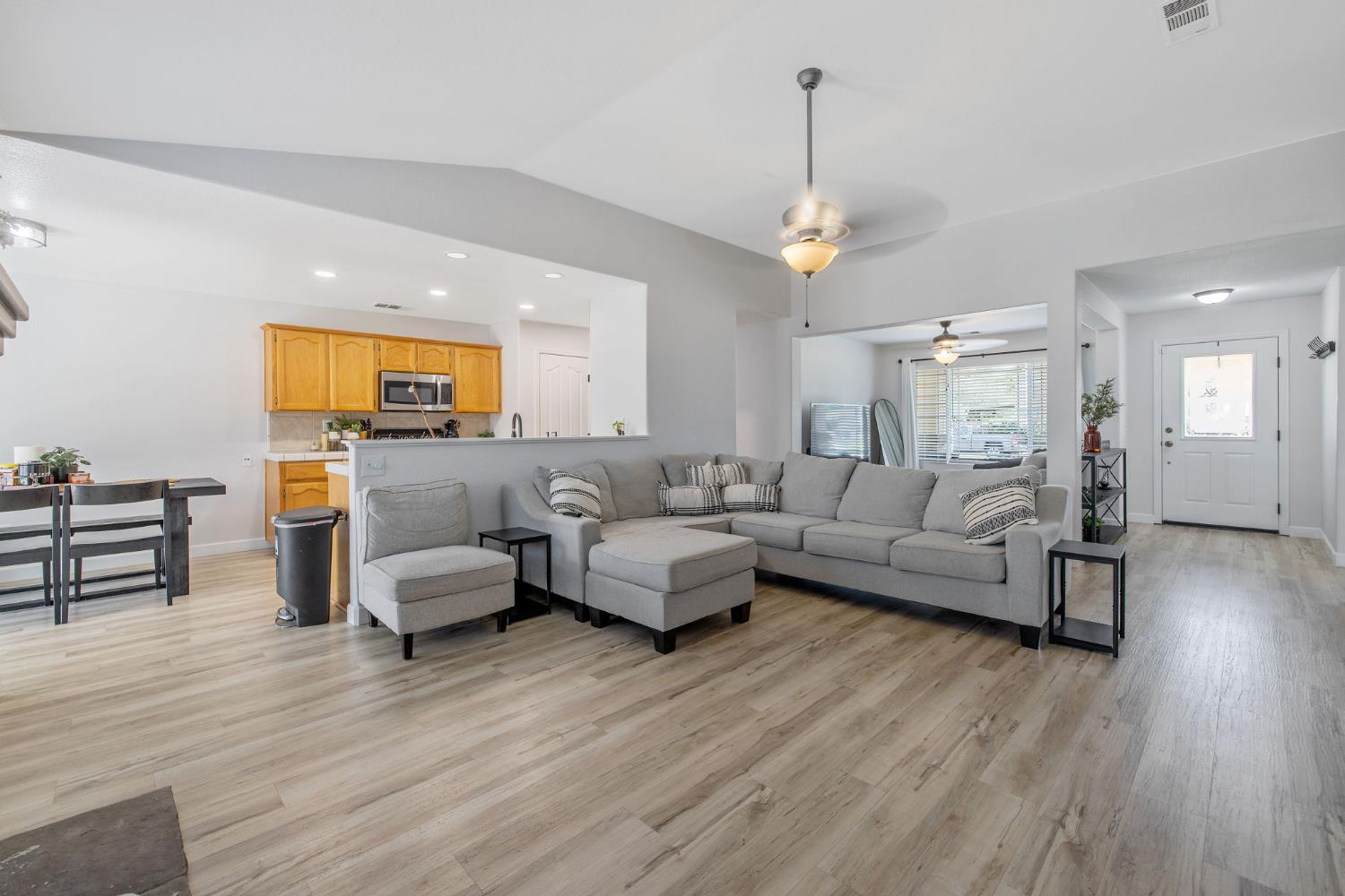2138 Freedom St, Hanford, CA 93230