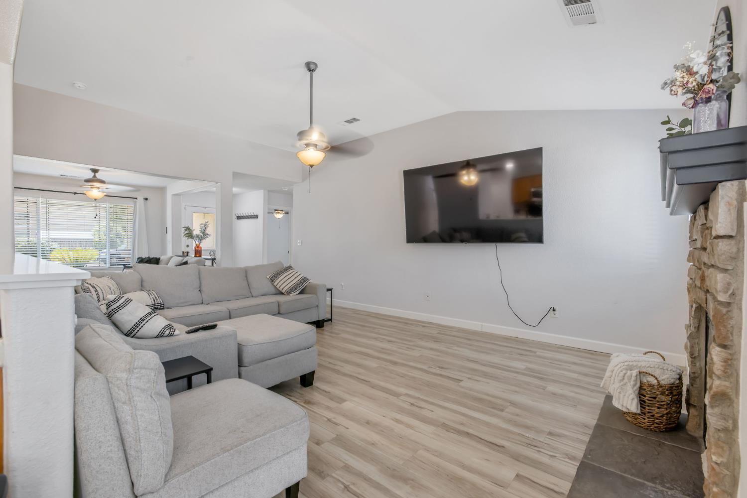 2138 Freedom St, Hanford, CA 93230