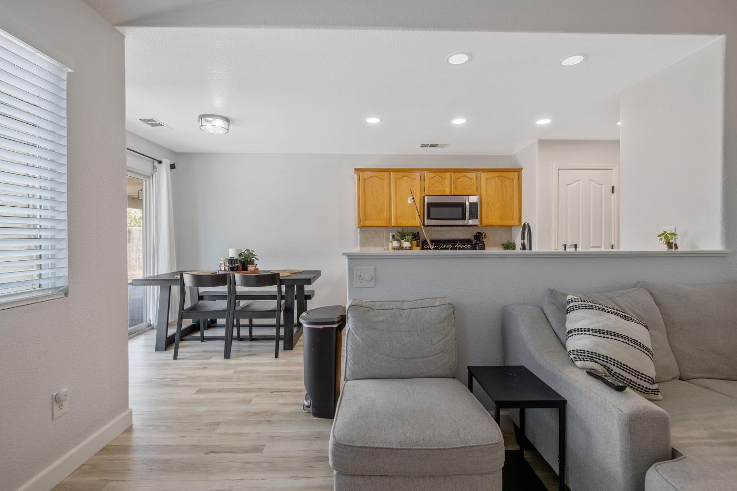 2138 Freedom St, Hanford, CA 93230