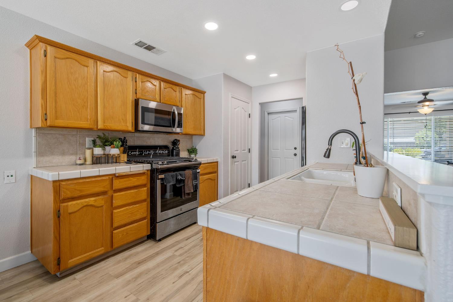 2138 Freedom St, Hanford, CA 93230