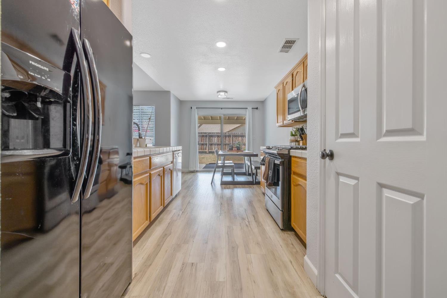 2138 Freedom St, Hanford, CA 93230