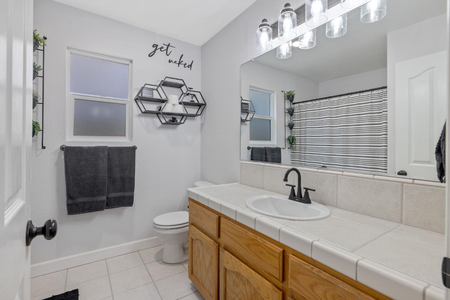 2138 Freedom St, Hanford, CA 93230