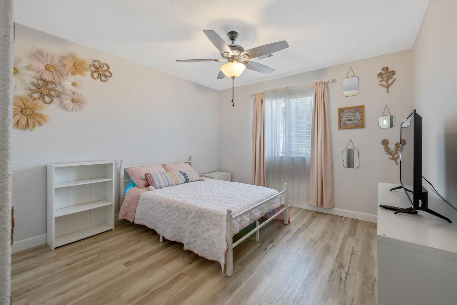 2138 Freedom St, Hanford, CA 93230