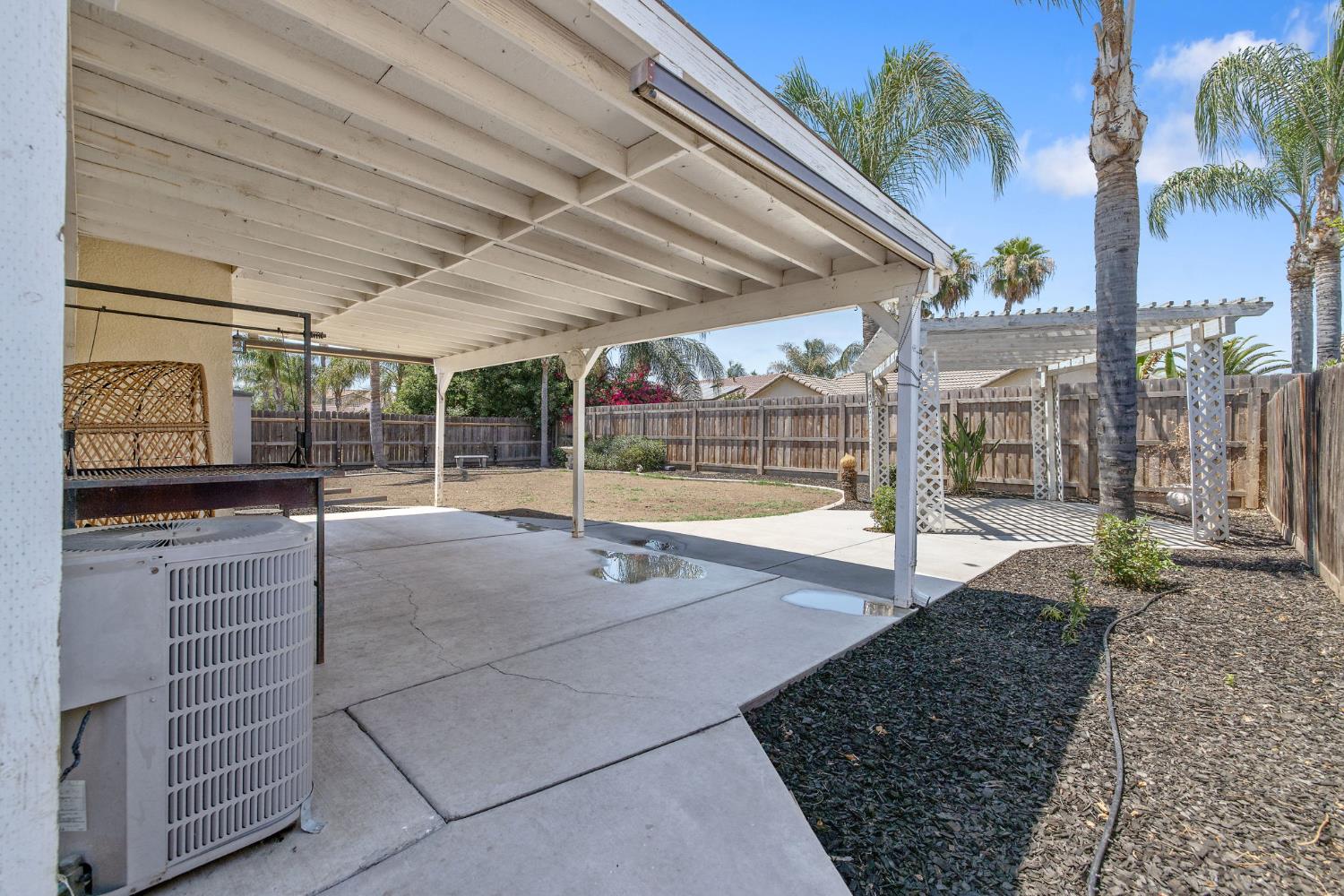 2138 Freedom St, Hanford, CA 93230