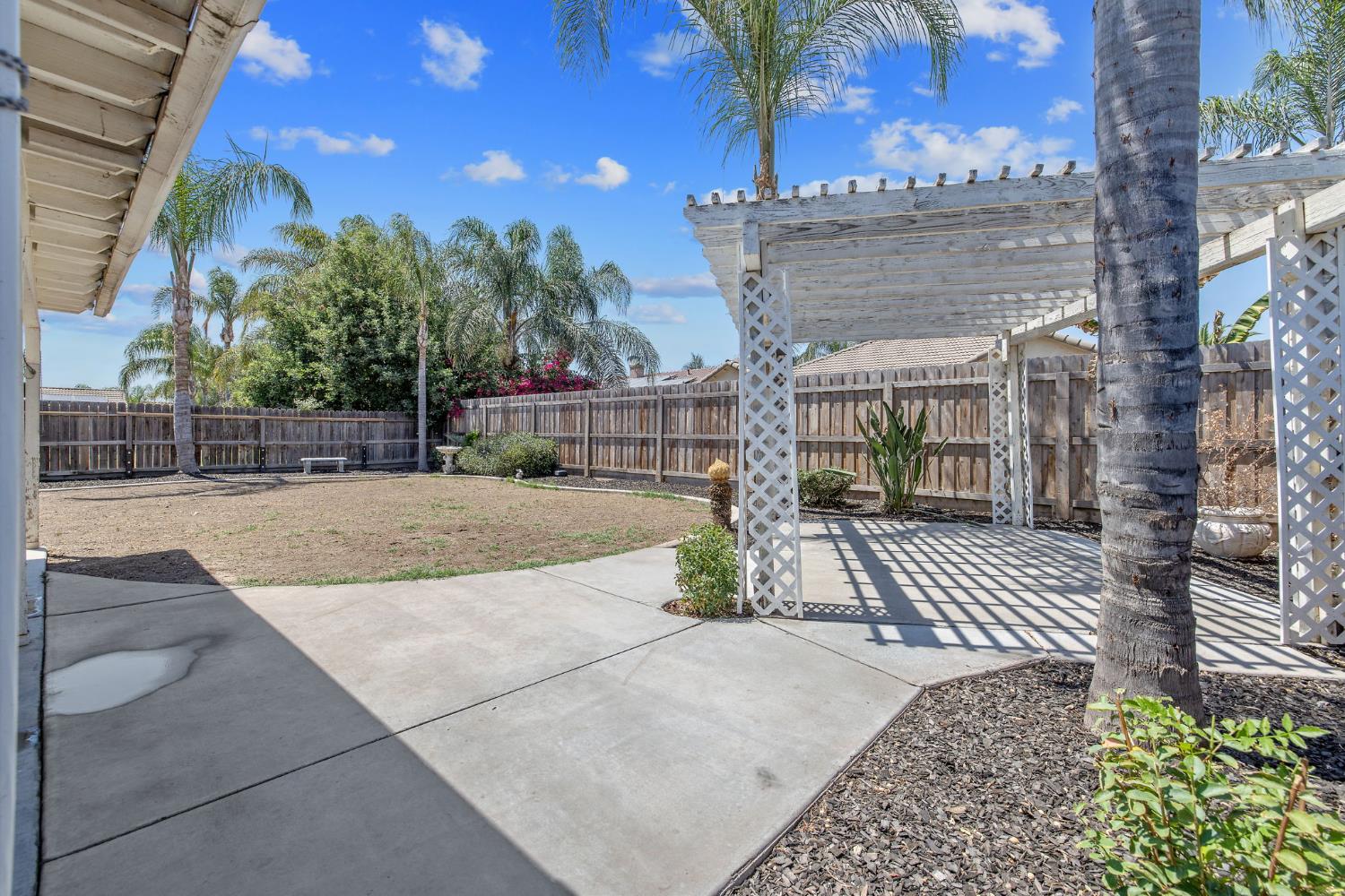 2138 Freedom St, Hanford, CA 93230