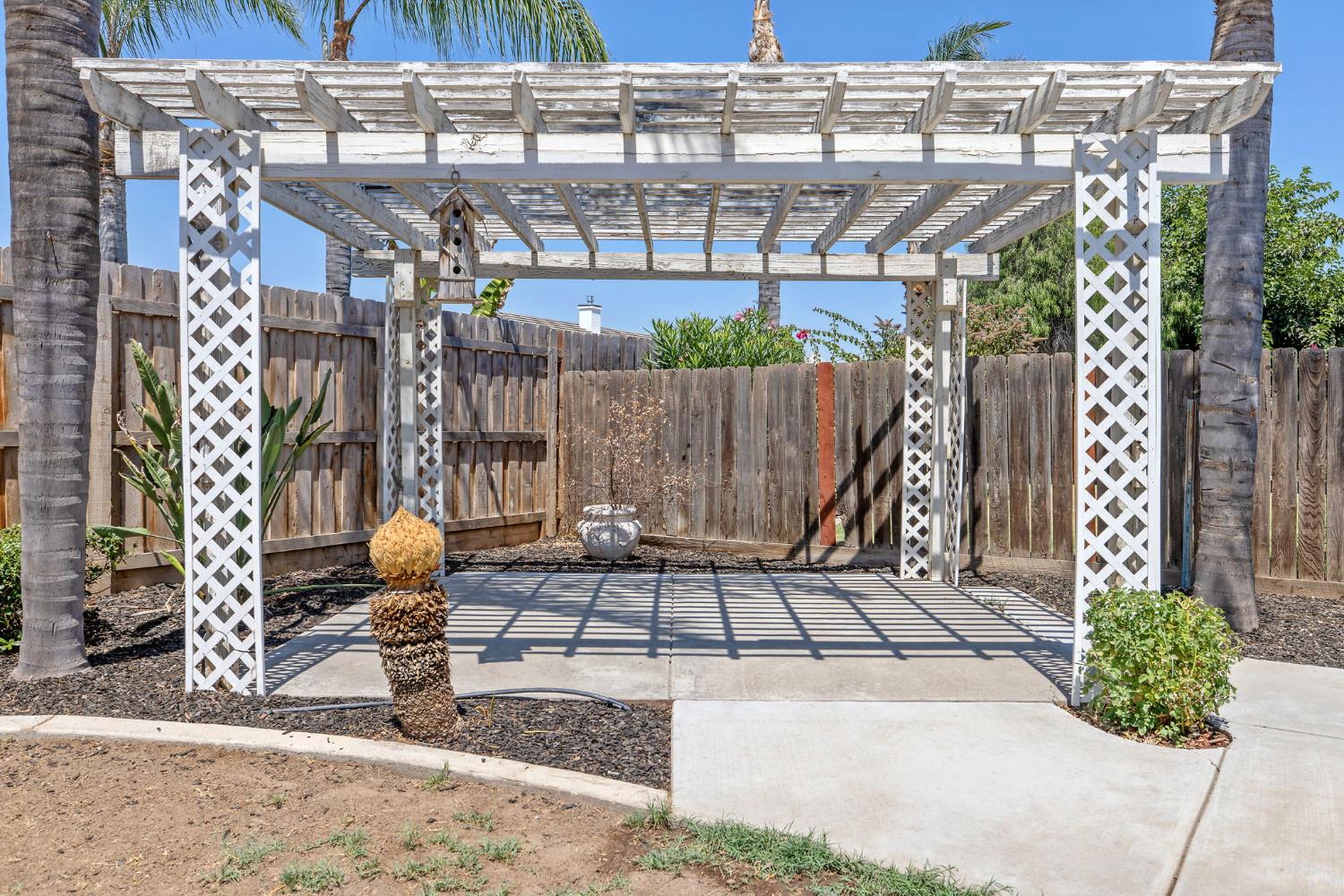 2138 Freedom St, Hanford, CA 93230