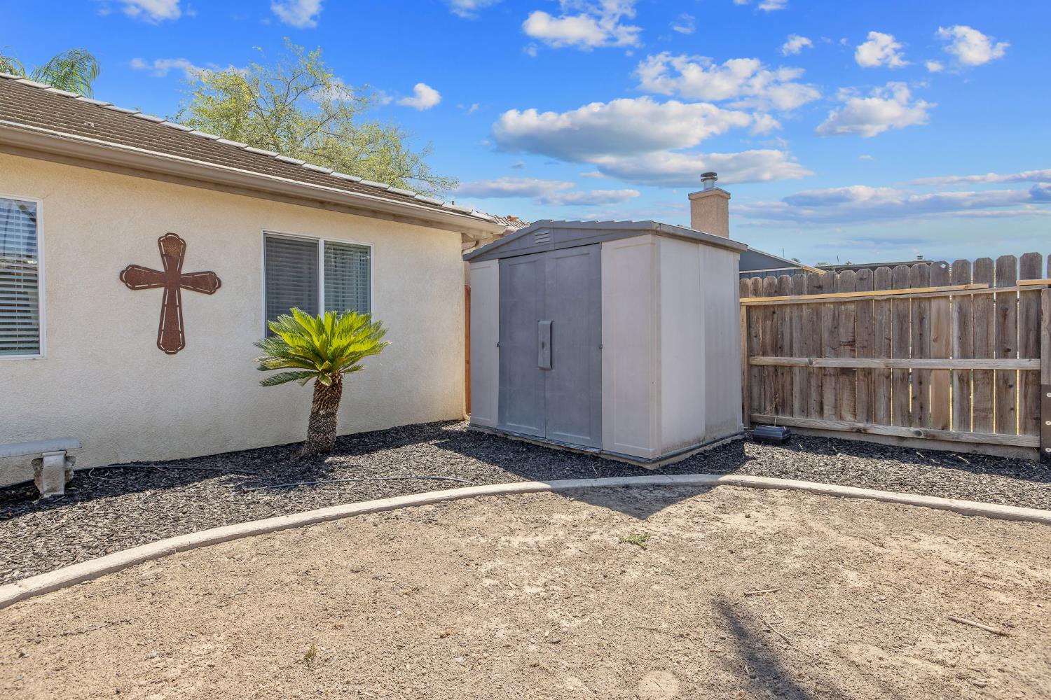 2138 Freedom St, Hanford, CA 93230