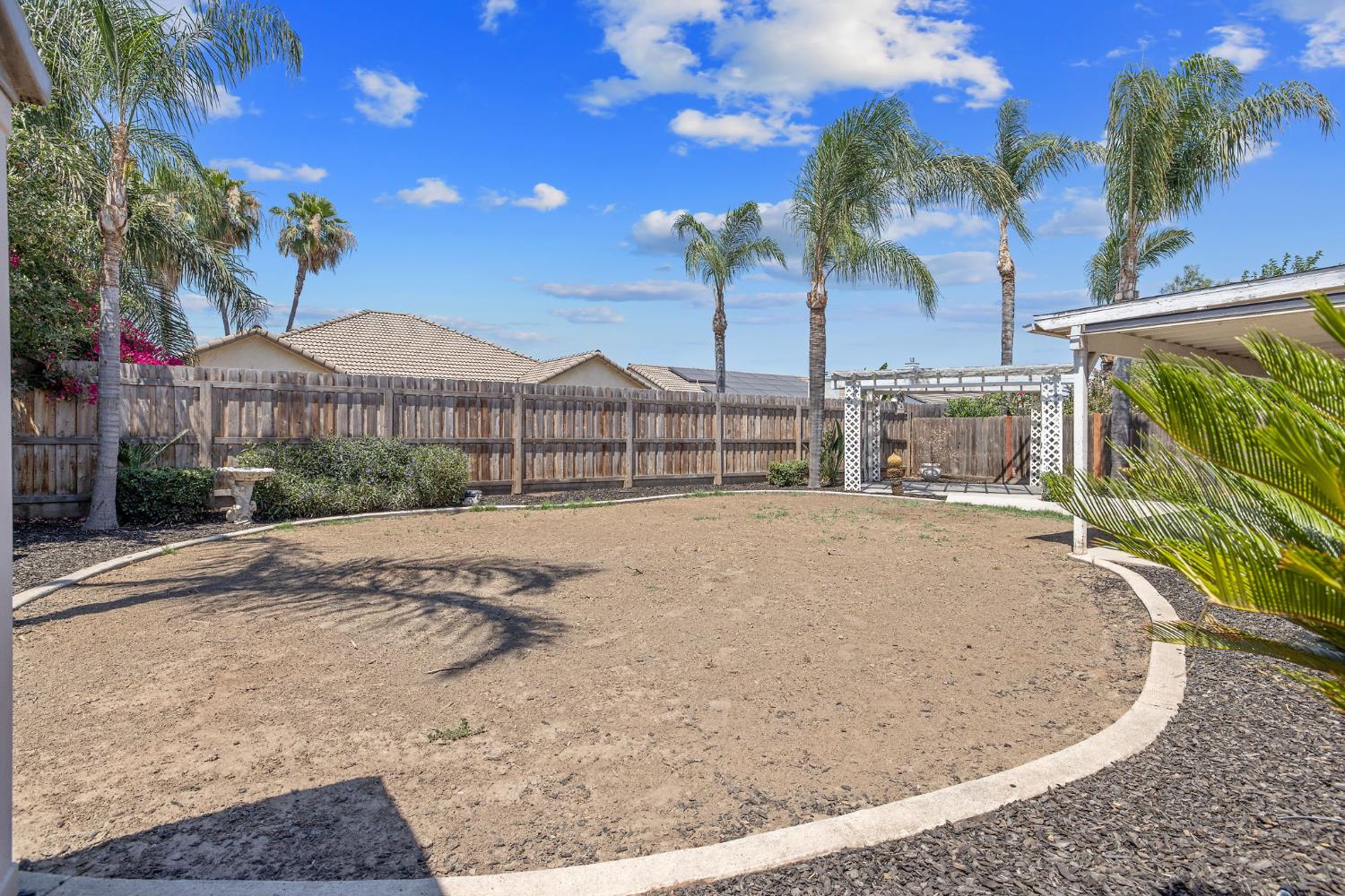 2138 Freedom St, Hanford, CA 93230
