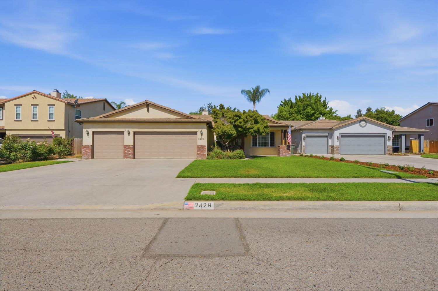 2429 N Oak Grove Ct, Visalia, CA 93291