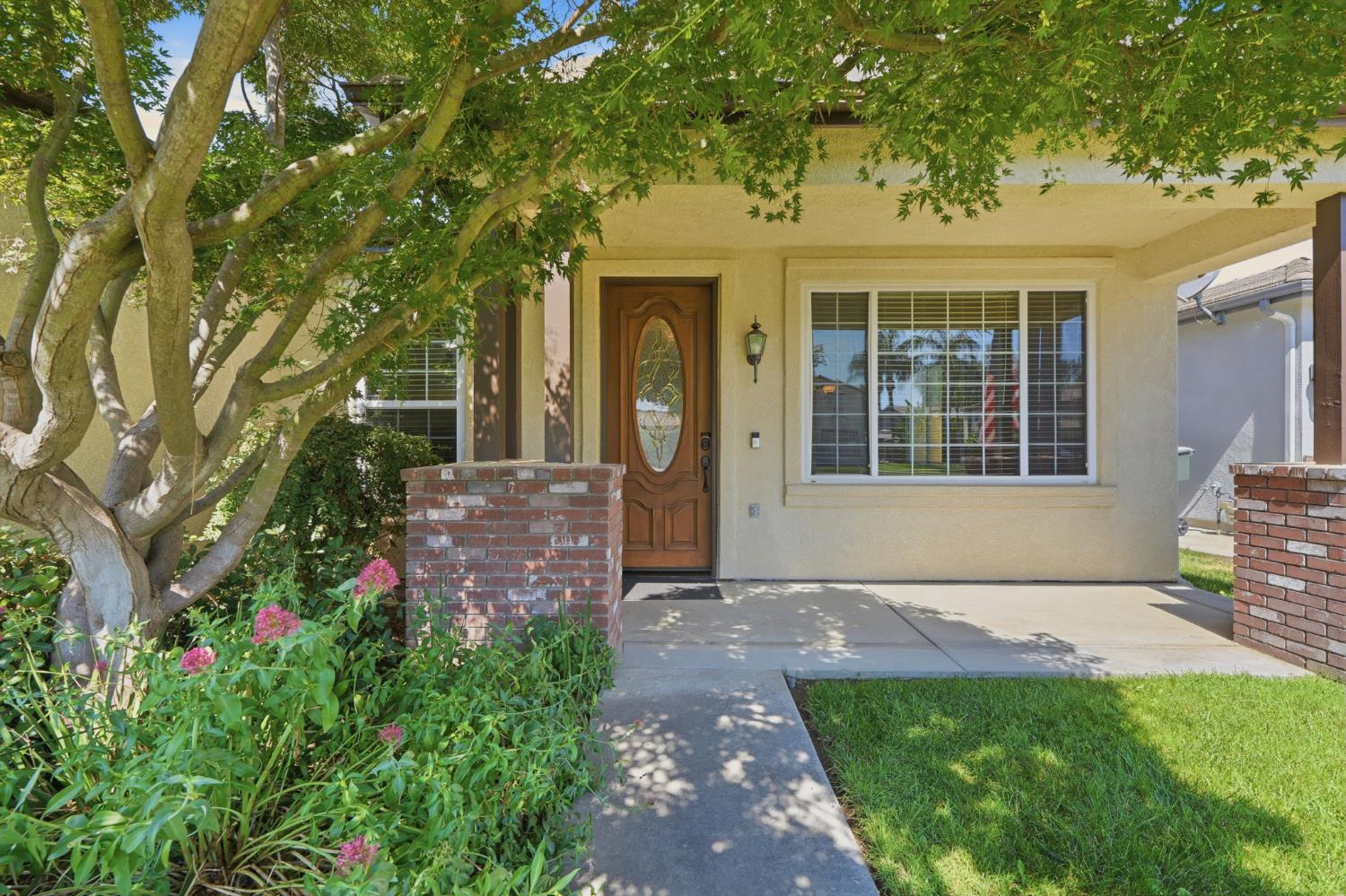 2429 N Oak Grove Ct, Visalia, CA 93291