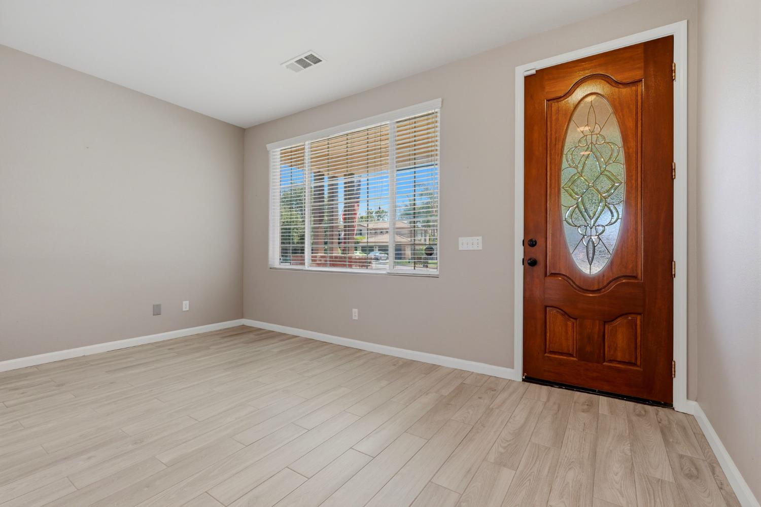 2429 N Oak Grove Ct, Visalia, CA 93291