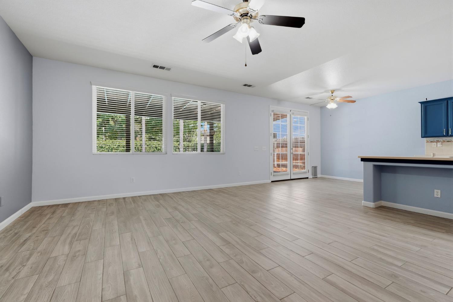 2429 N Oak Grove Ct, Visalia, CA 93291