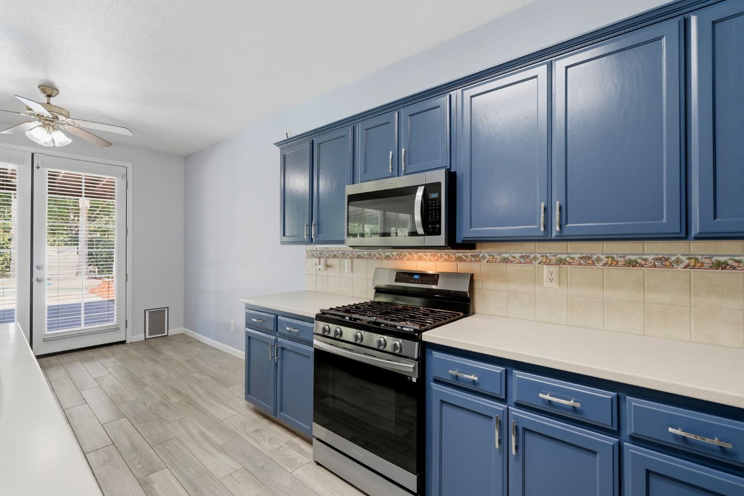 2429 N Oak Grove Ct, Visalia, CA 93291