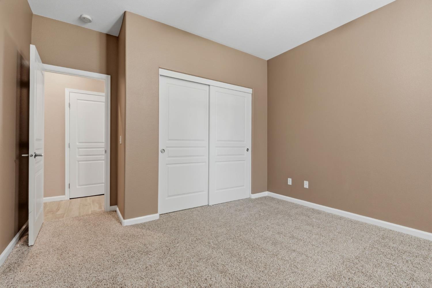 2429 N Oak Grove Ct, Visalia, CA 93291
