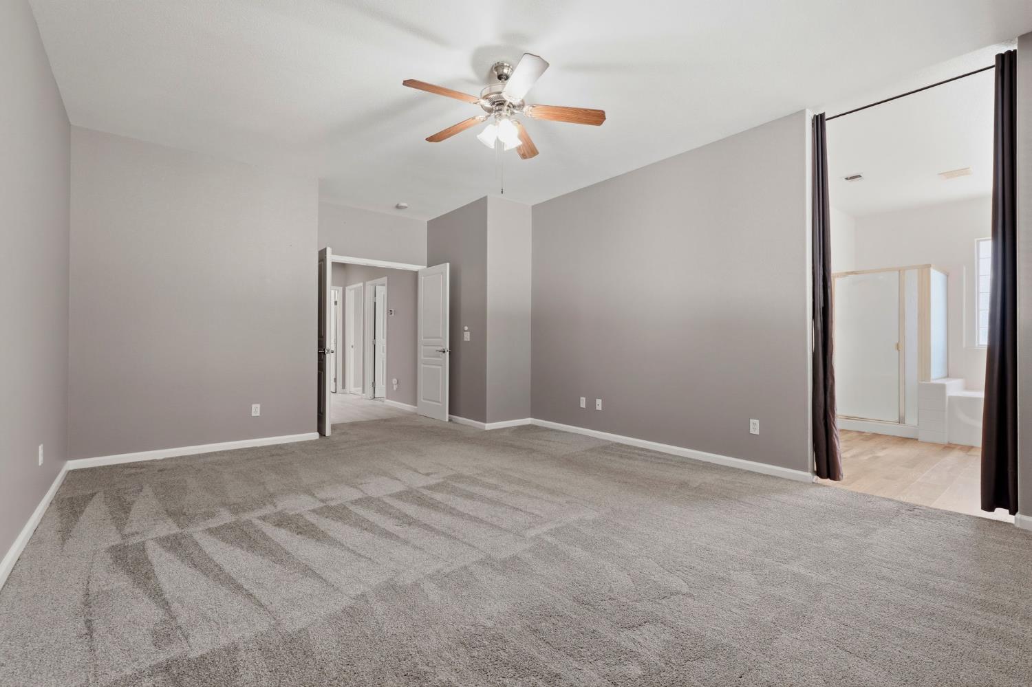 2429 N Oak Grove Ct, Visalia, CA 93291