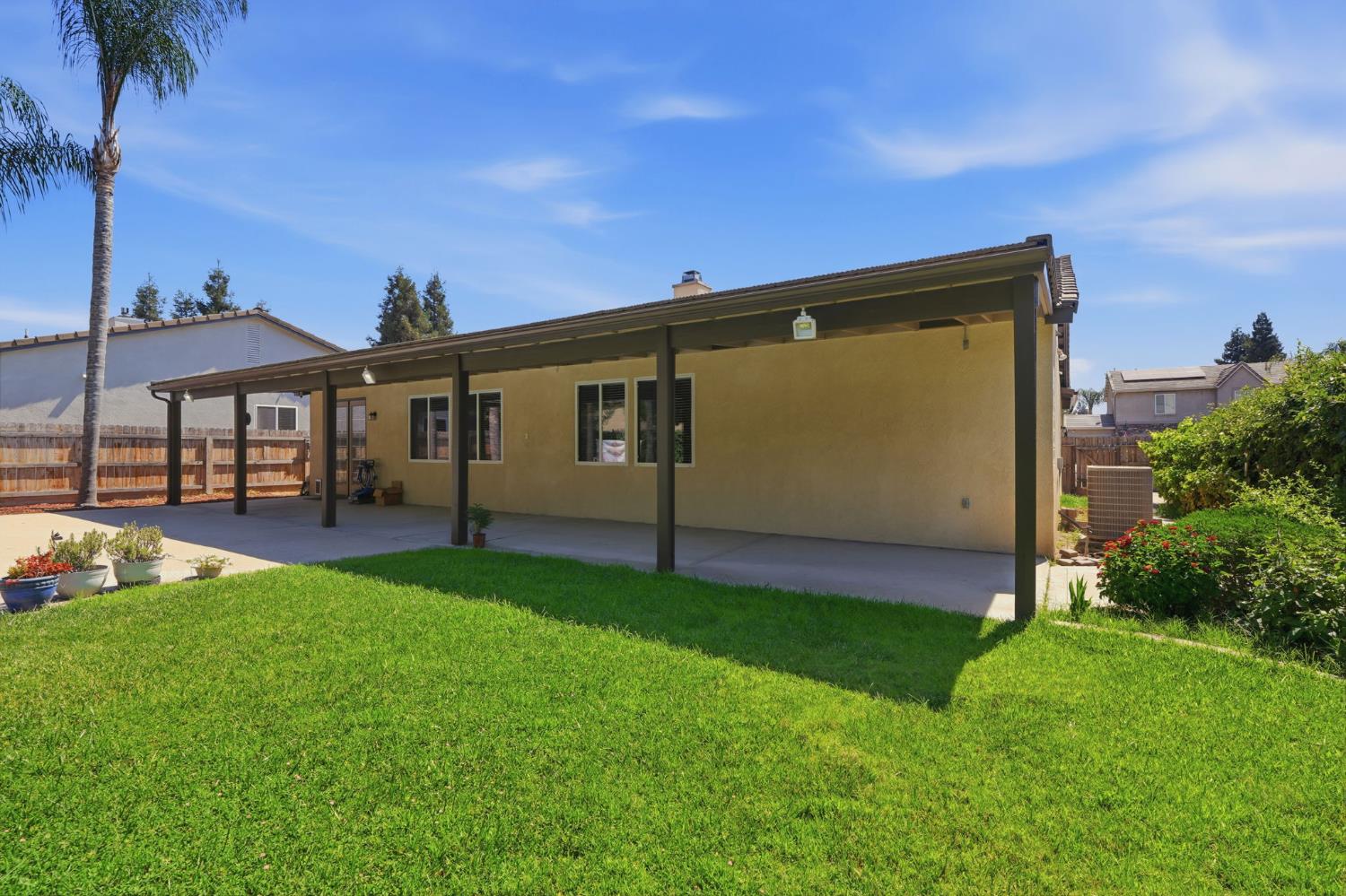 2429 N Oak Grove Ct, Visalia, CA 93291