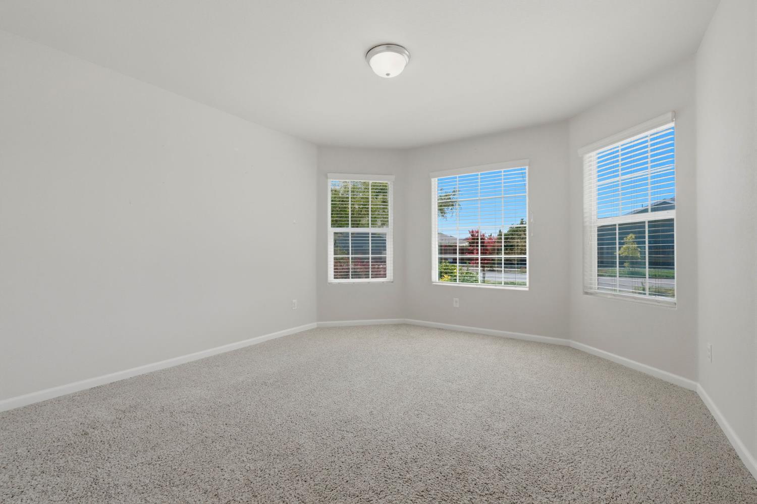 2081 Madeline Dr, Hanford, CA 93230