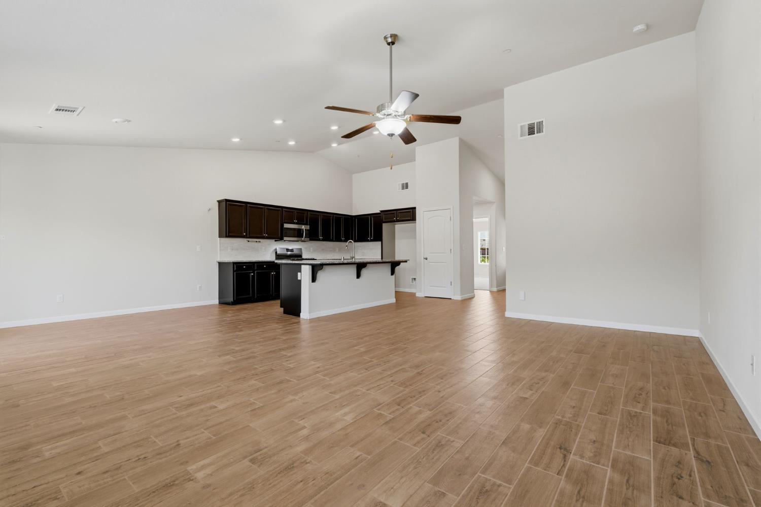2081 Madeline Dr, Hanford, CA 93230