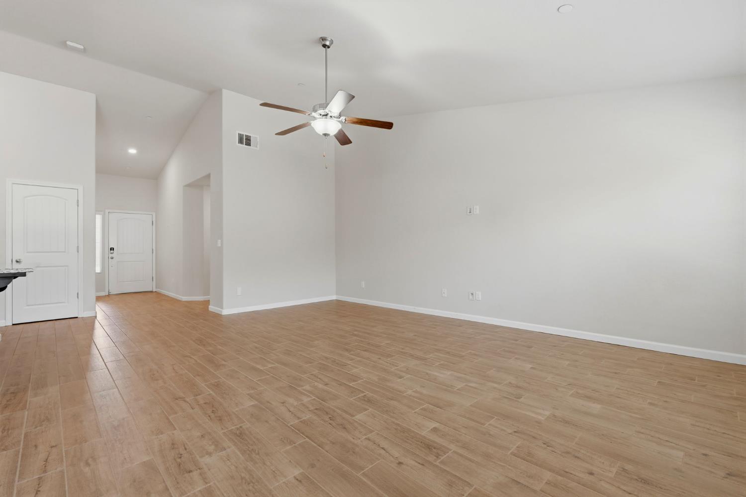 2081 Madeline Dr, Hanford, CA 93230