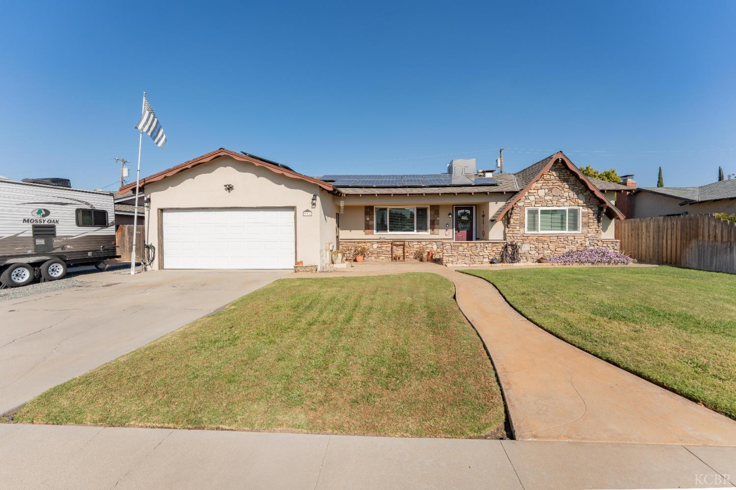 254 W Earl Way, Hanford, CA 93230