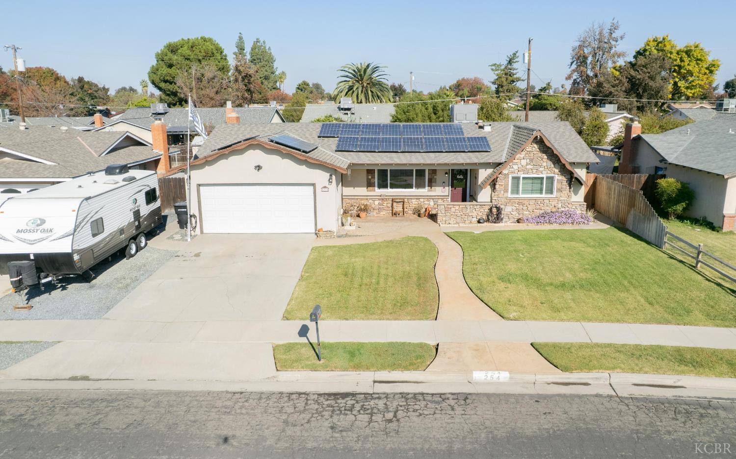 254 W Earl Way, Hanford, CA 93230