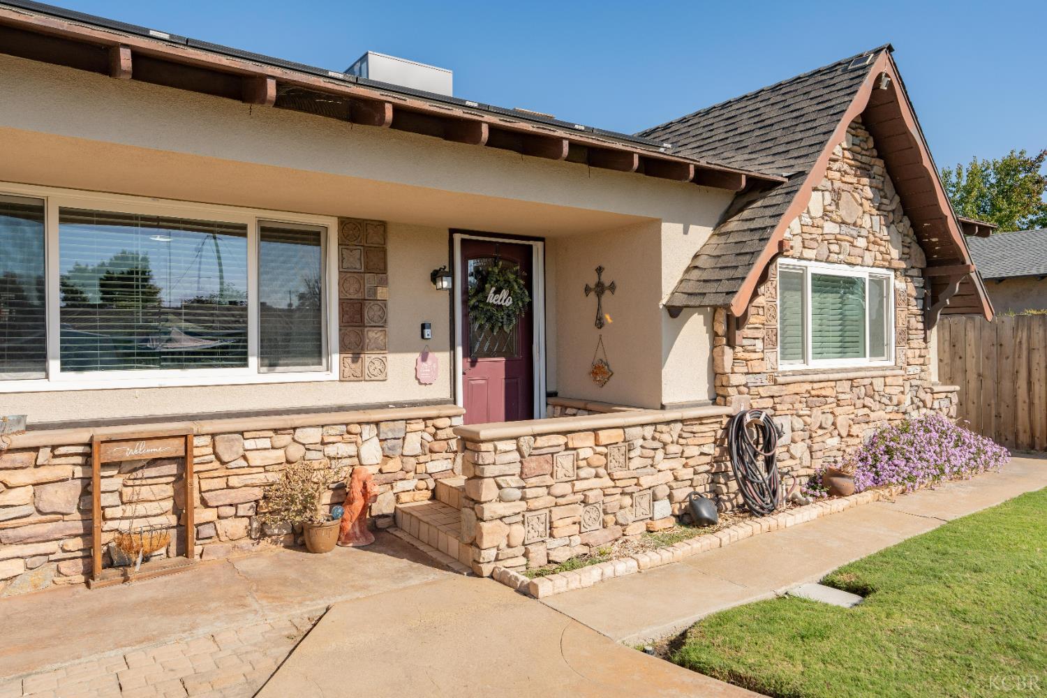 254 W Earl Way, Hanford, CA 93230