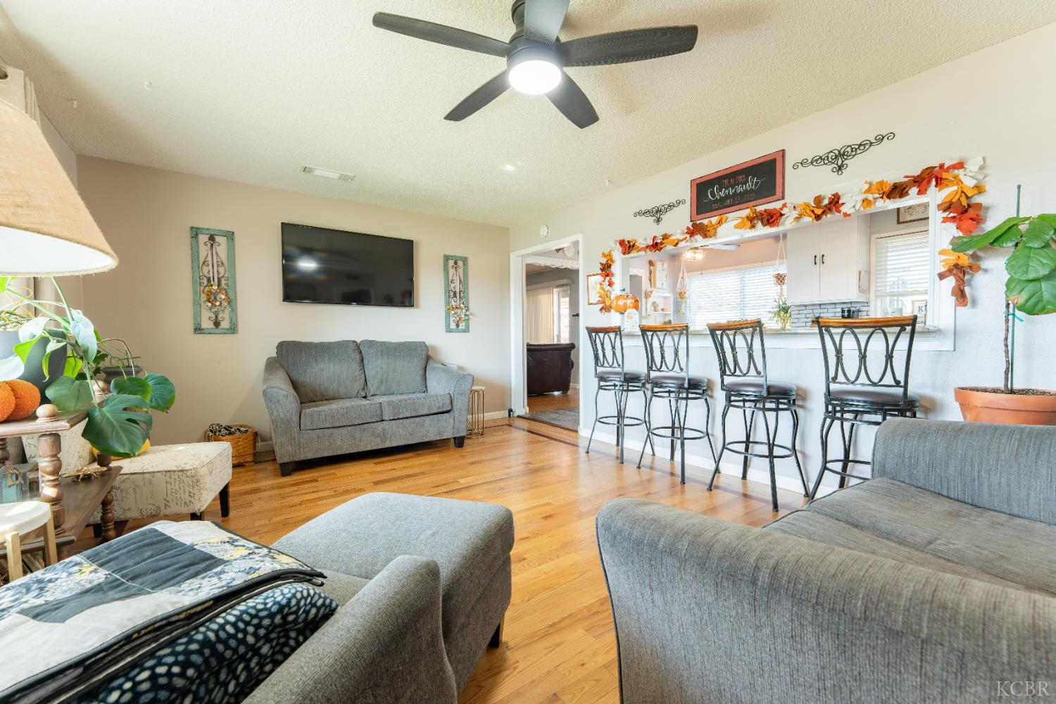 254 W Earl Way, Hanford, CA 93230