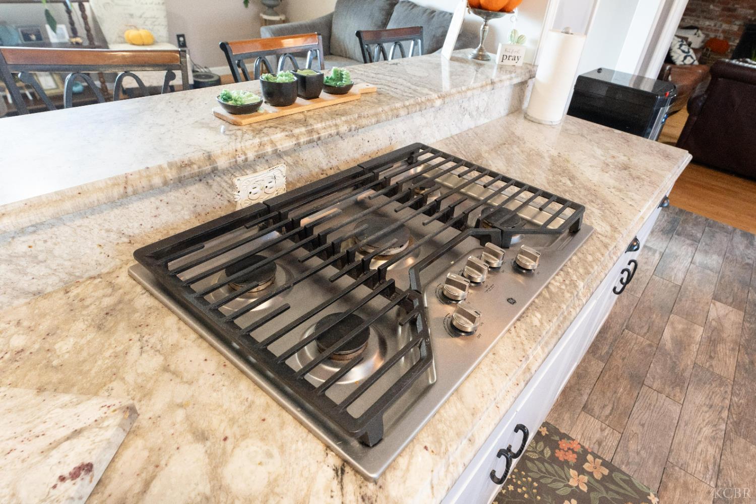 254 W Earl Way, Hanford, CA 93230