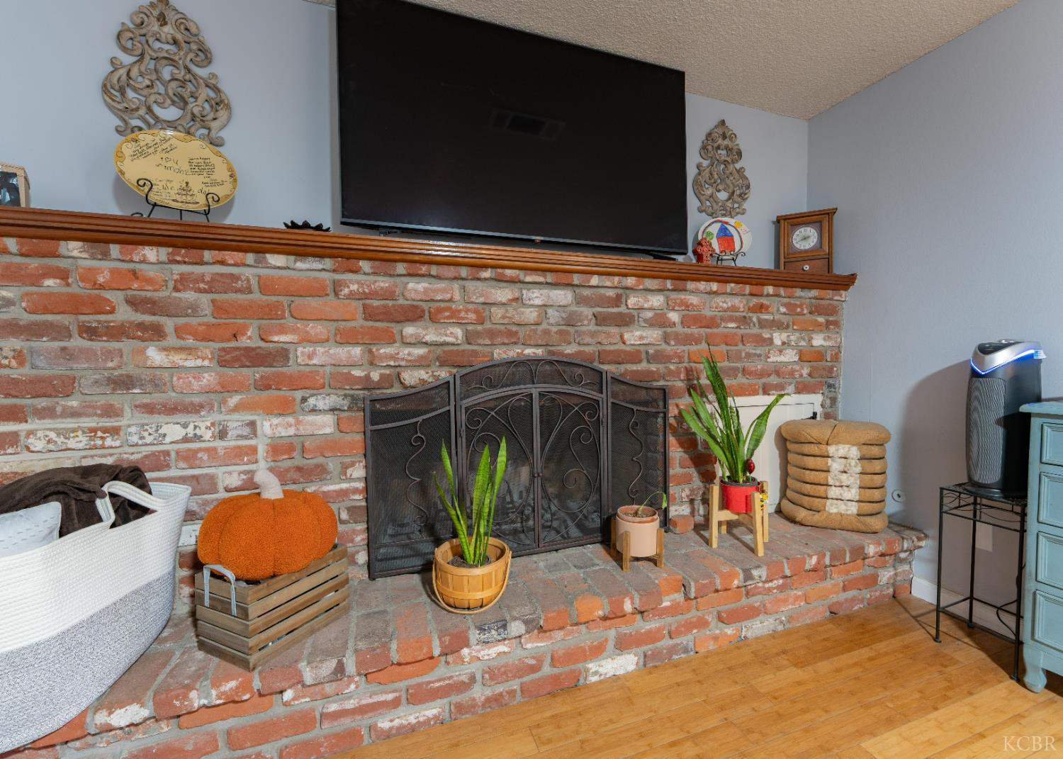 254 W Earl Way, Hanford, CA 93230