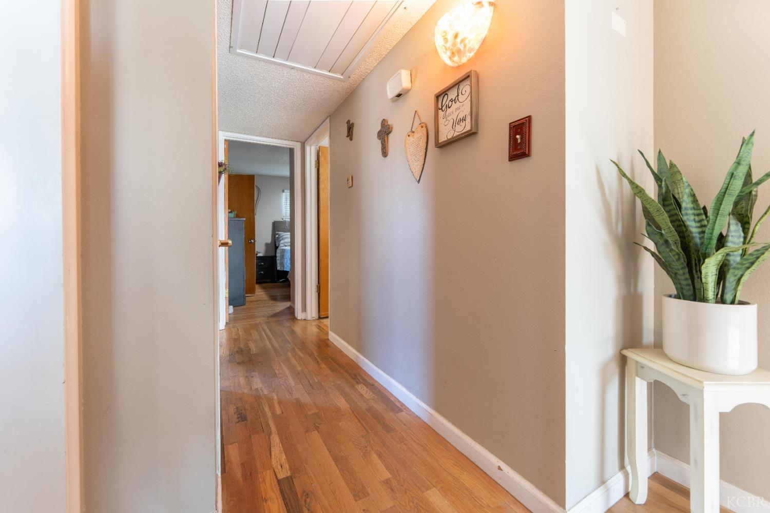 254 W Earl Way, Hanford, CA 93230