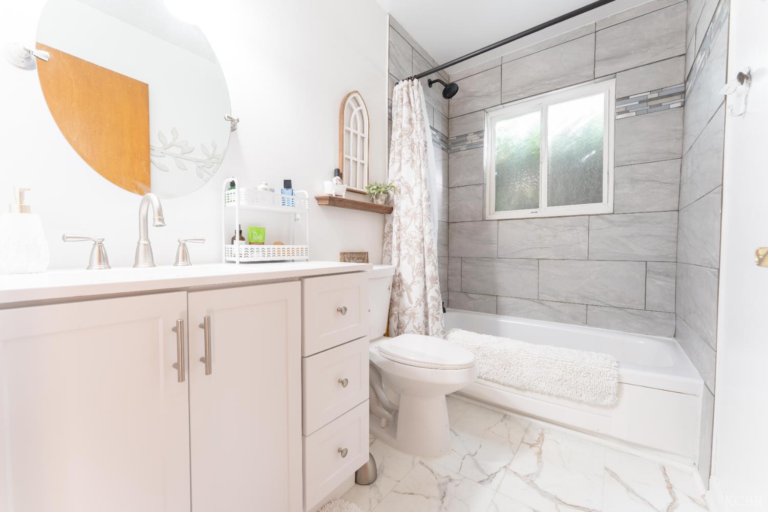 254 W Earl Way, Hanford, CA 93230