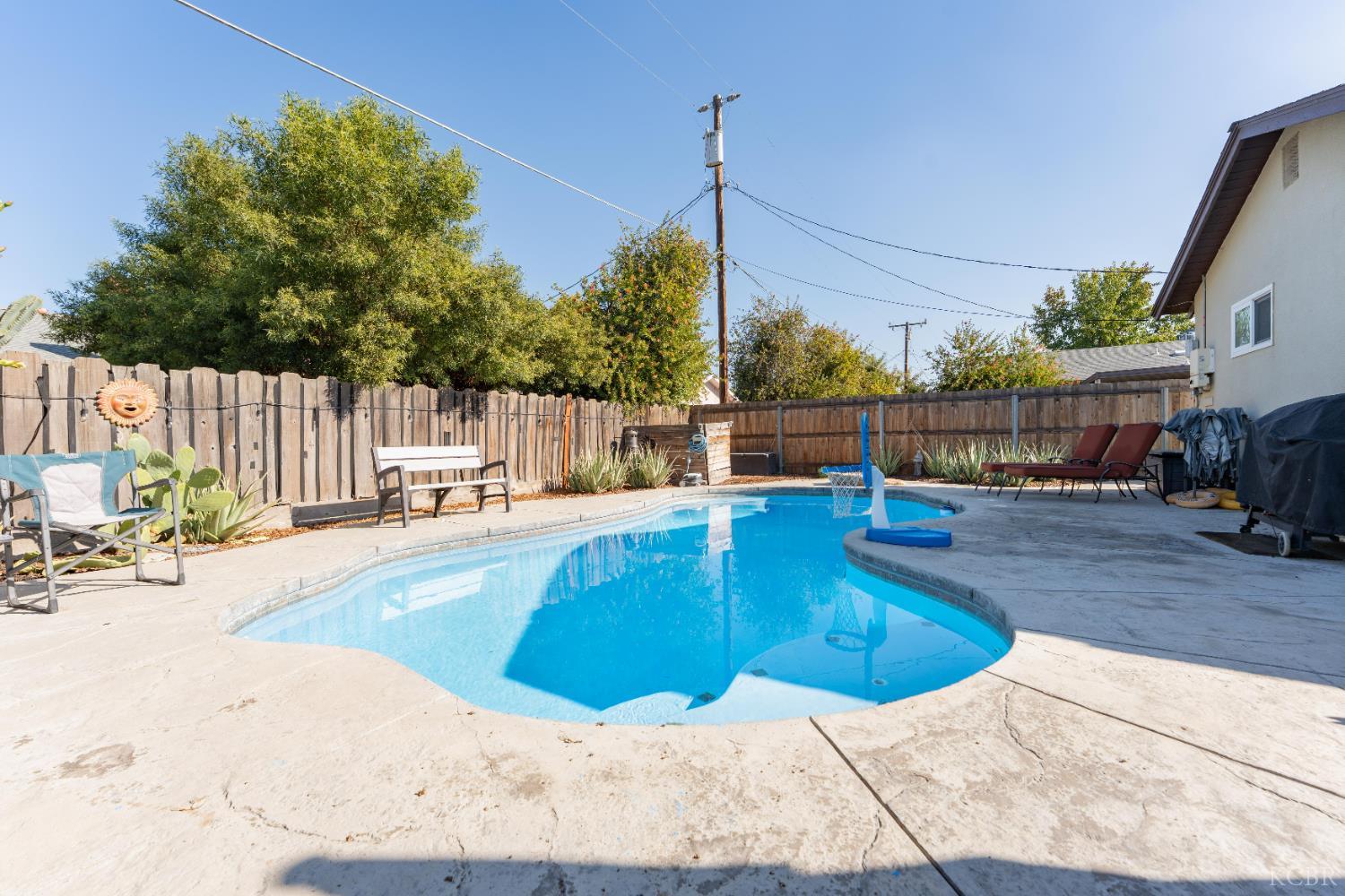 254 W Earl Way, Hanford, CA 93230