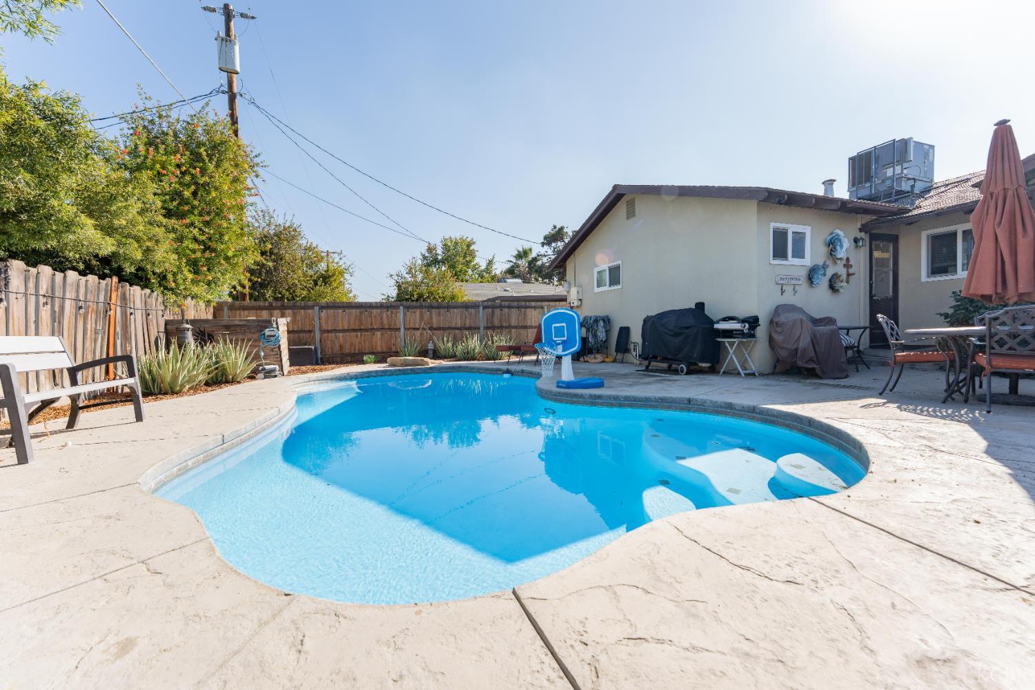 254 W Earl Way, Hanford, CA 93230