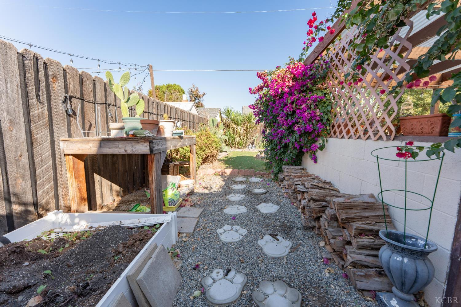 254 W Earl Way, Hanford, CA 93230