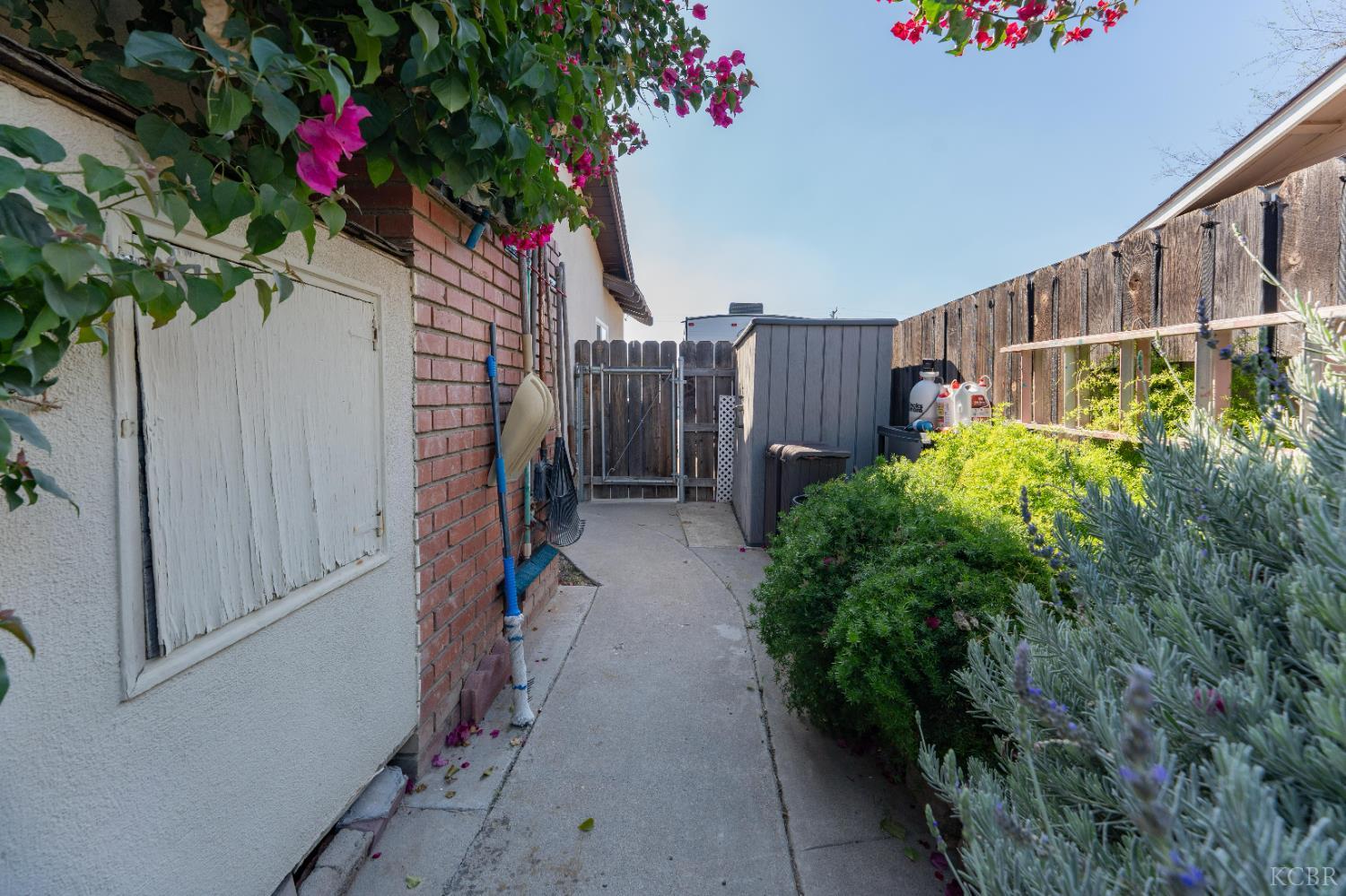 254 W Earl Way, Hanford, CA 93230