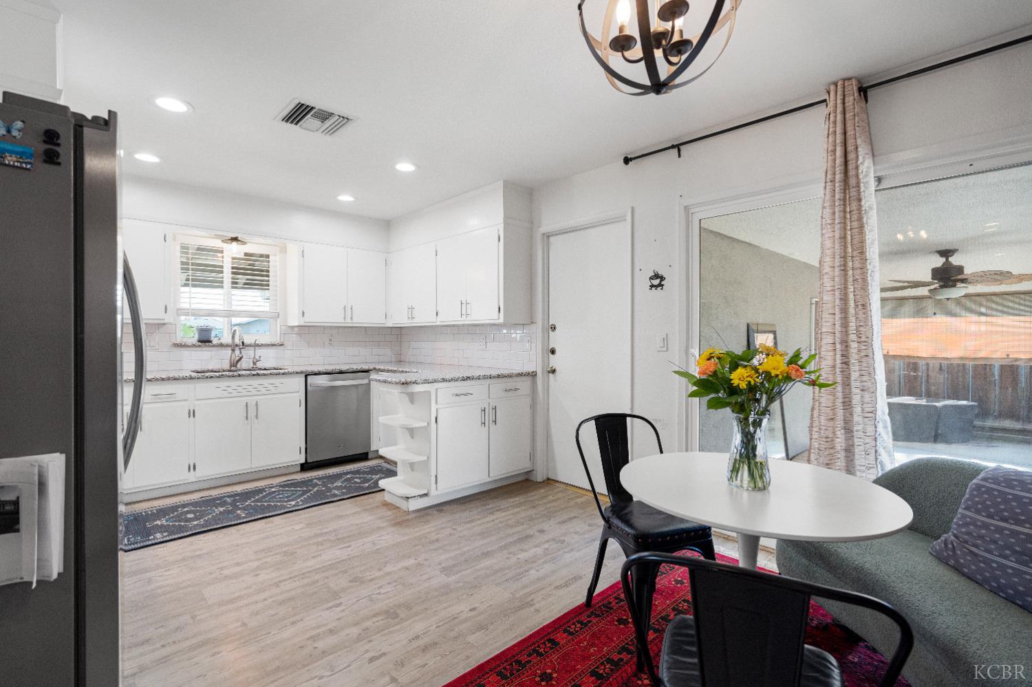 1916 N Burl Dr, Hanford, CA 93230