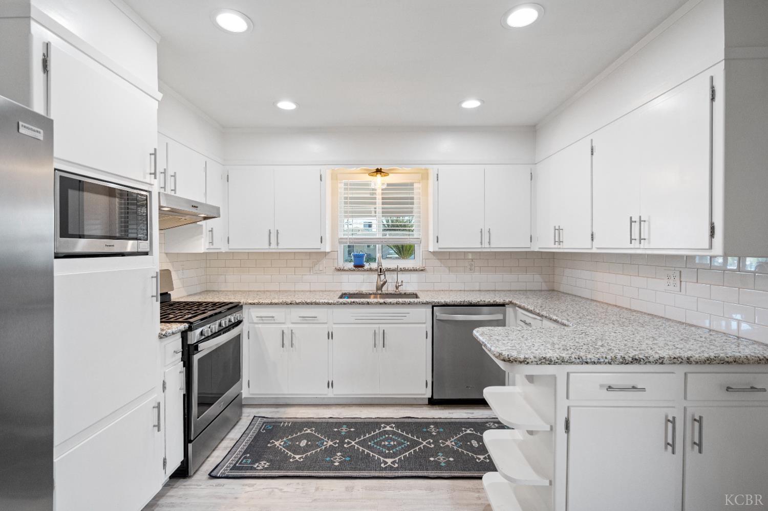 1916 N Burl Dr, Hanford, CA 93230