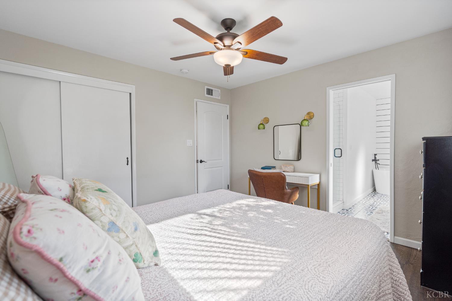 1916 N Burl Dr, Hanford, CA 93230