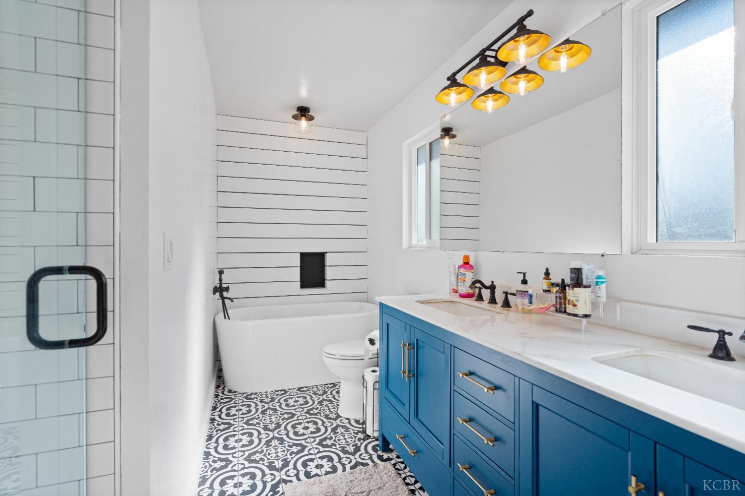 1916 N Burl Dr, Hanford, CA 93230