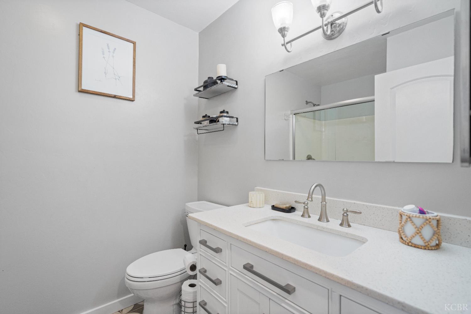 1916 N Burl Dr, Hanford, CA 93230